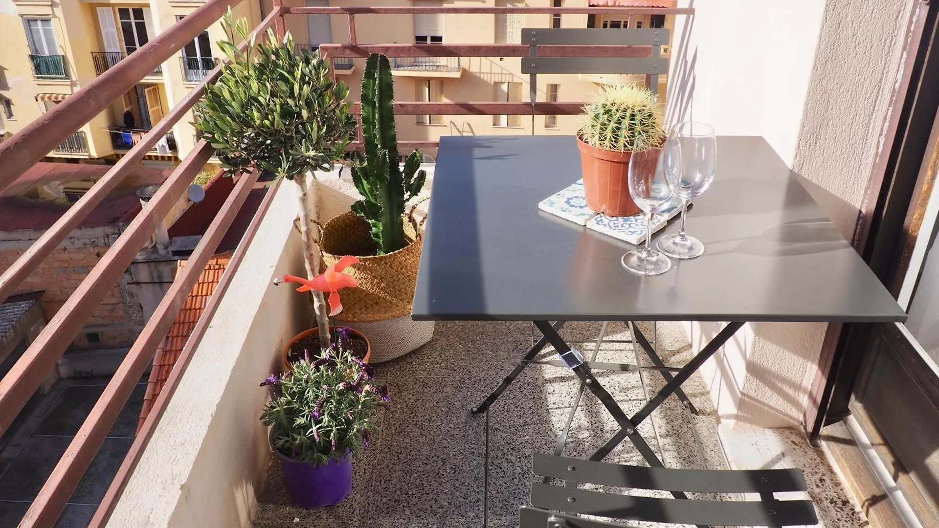 Appartement Proche De Liberation Avec Balcon Ensoleille Nice Apartment