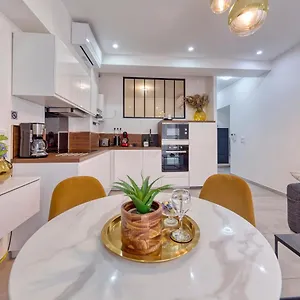 Appartement de luxe neuf tout confort dans l'hyper centre, climatisé, PARKING fermé Nice